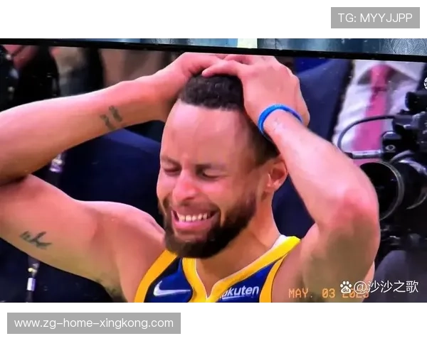 库里绕掩护完成出手，金州勇士打出体系